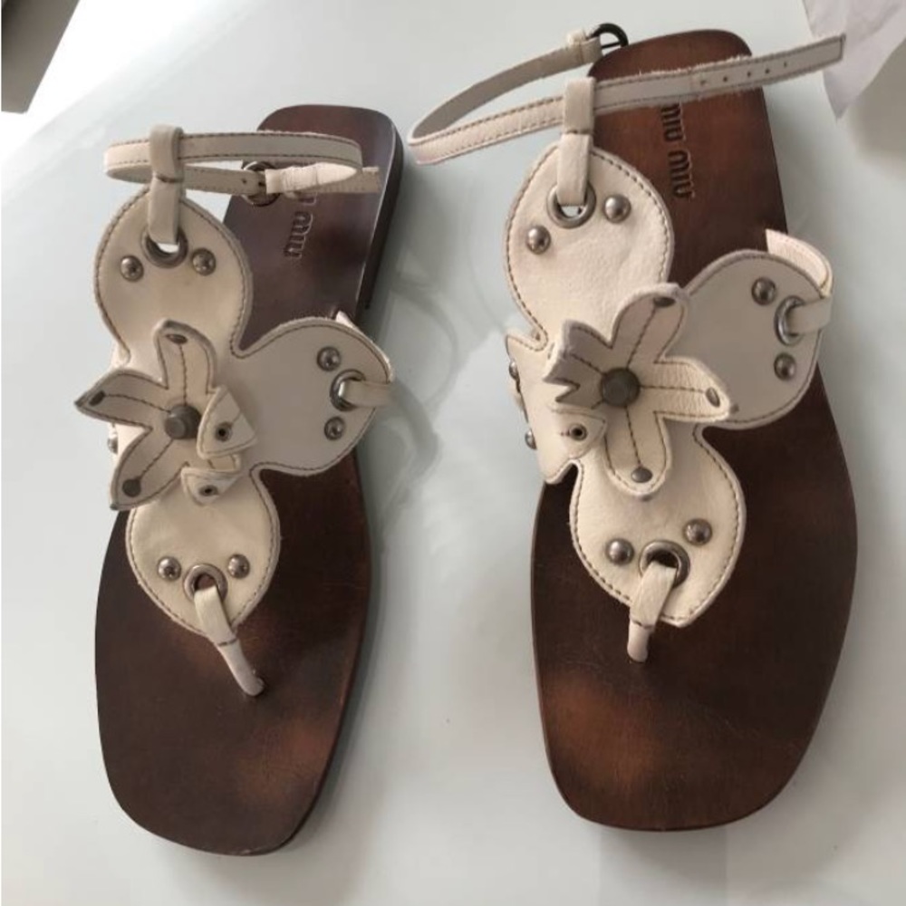 AUTHENTIC Miu Miu Calzature Donna Buffalo Flower Sandals In Bianco Size 39